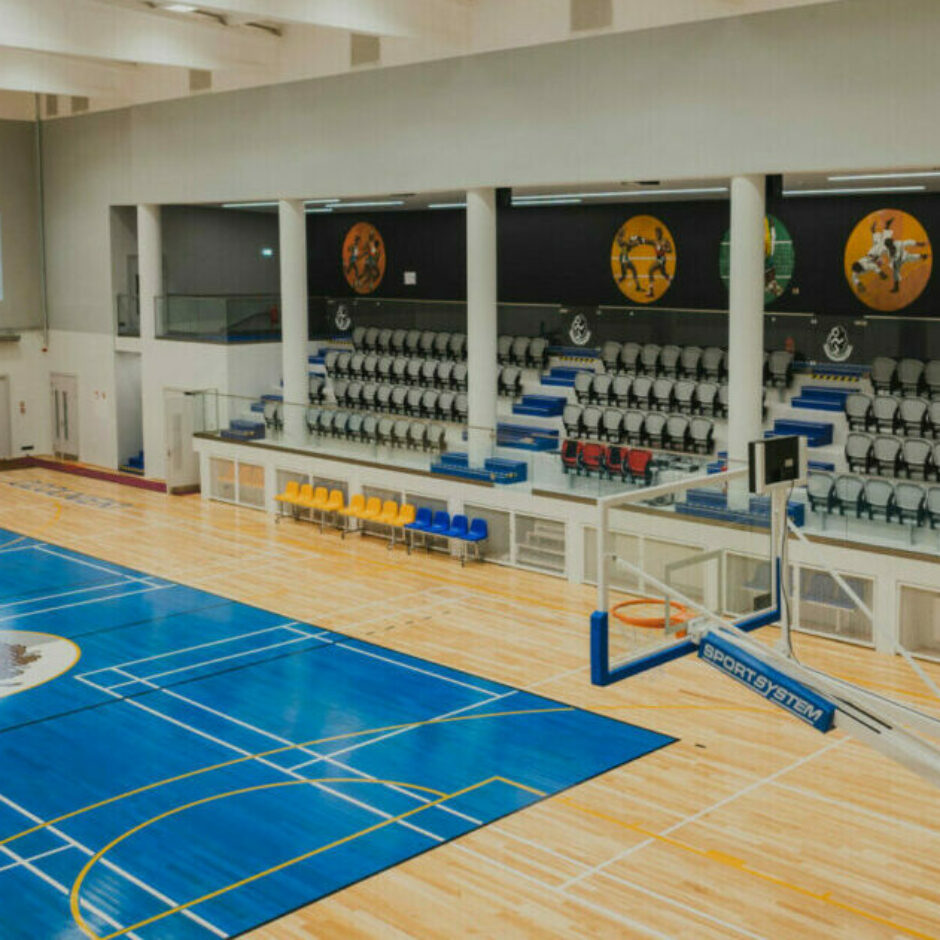 Ozolnieku sporta skolas zāle