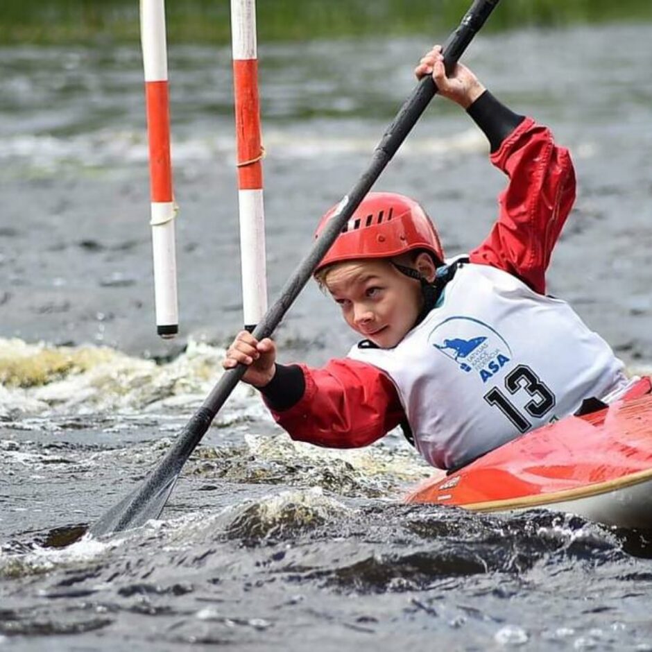 Airēšanasslaloma izglītojamais ūdenī