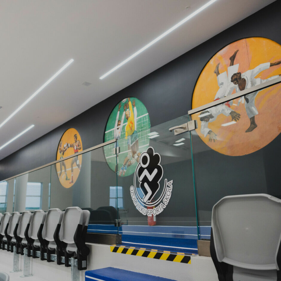 Ozolnieku sporta skolas zāle