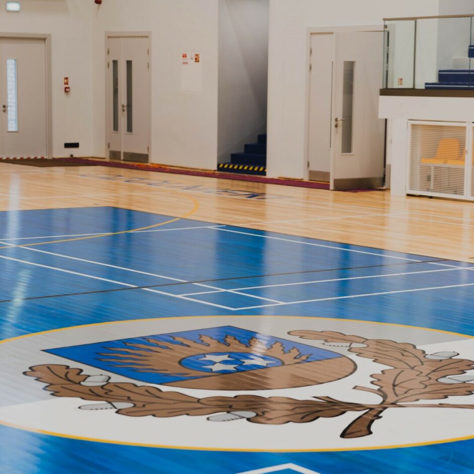 Ozolnieku sporta skolas zāle