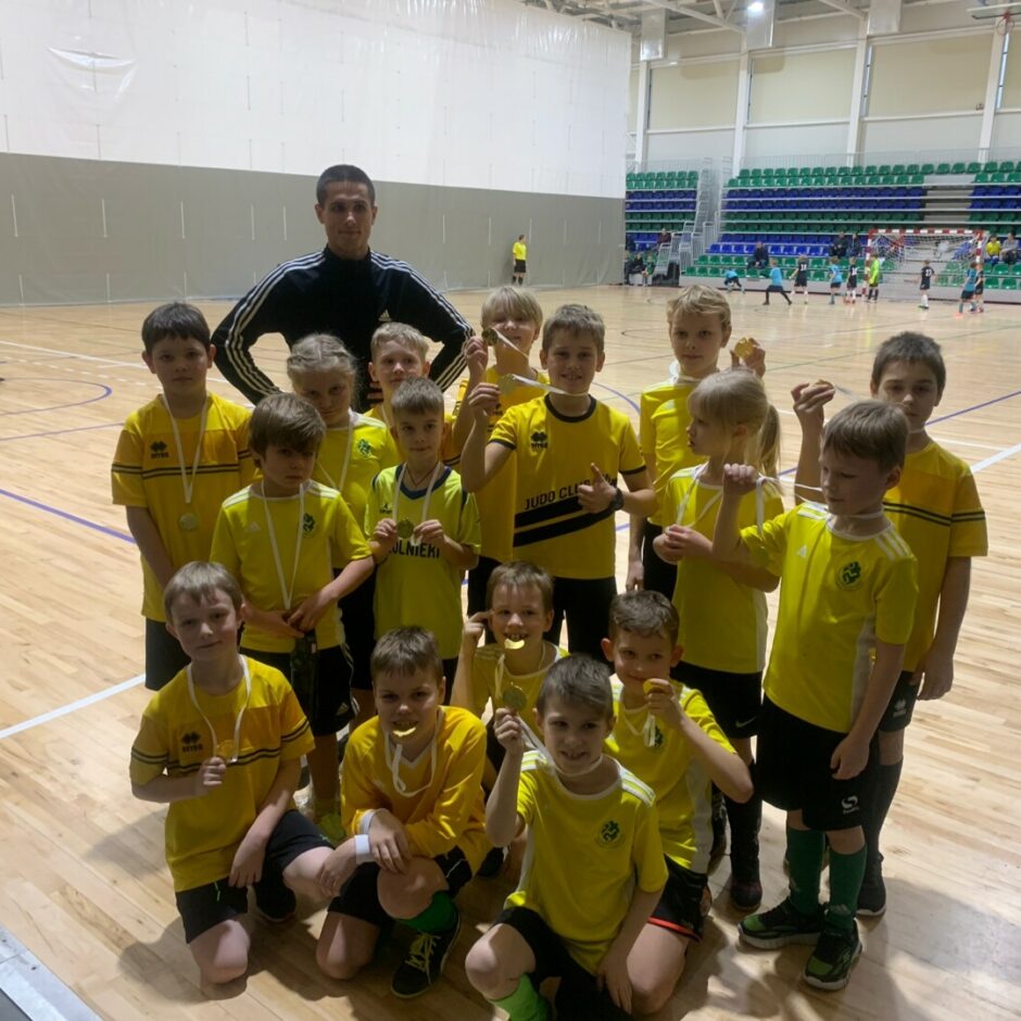 Futbola komanda ar treneri