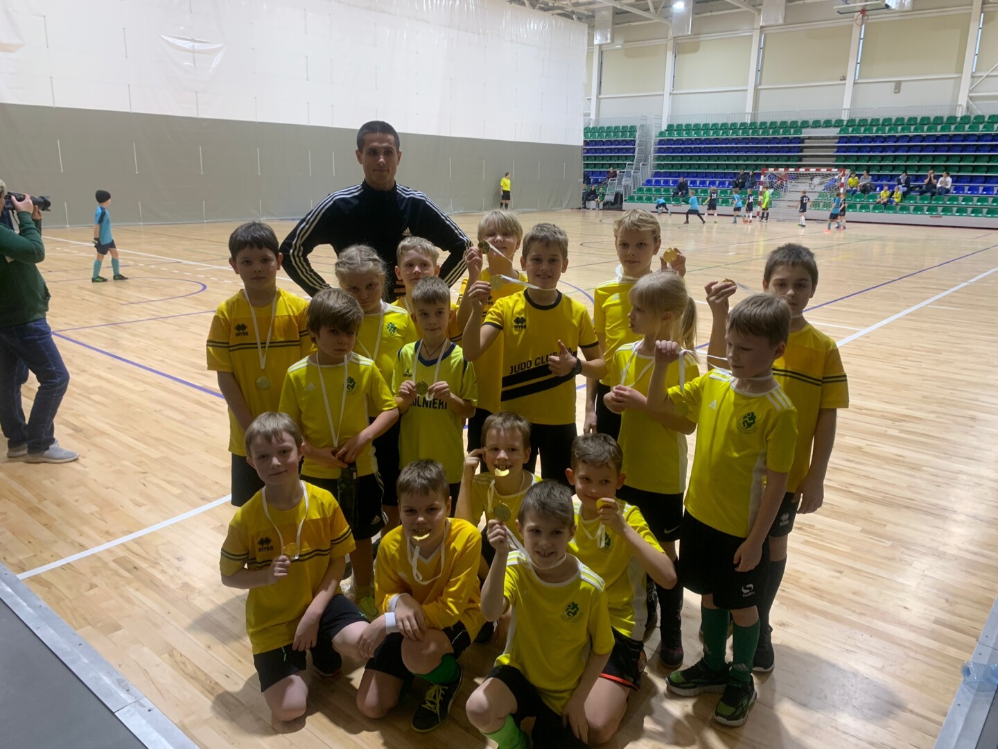 Futbola komanda ar treneri