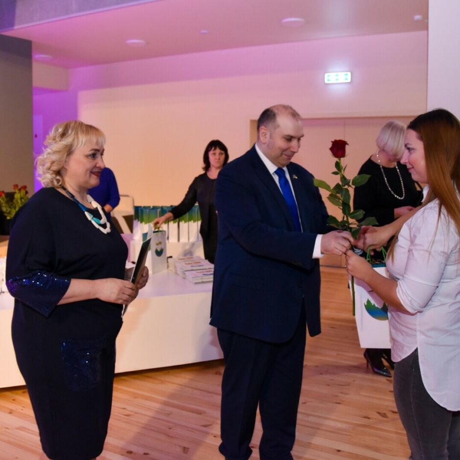 Sporta laureāta balvas pasniegšana