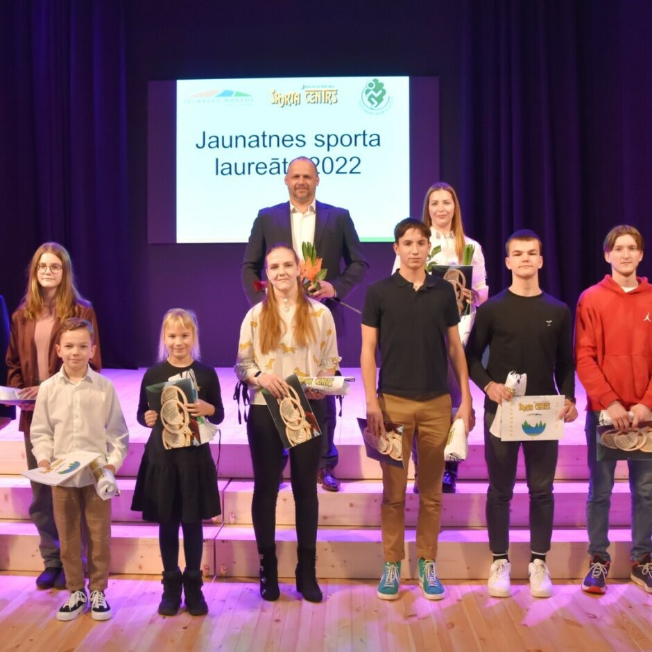 Sporta laureāta balvas pasniegšana