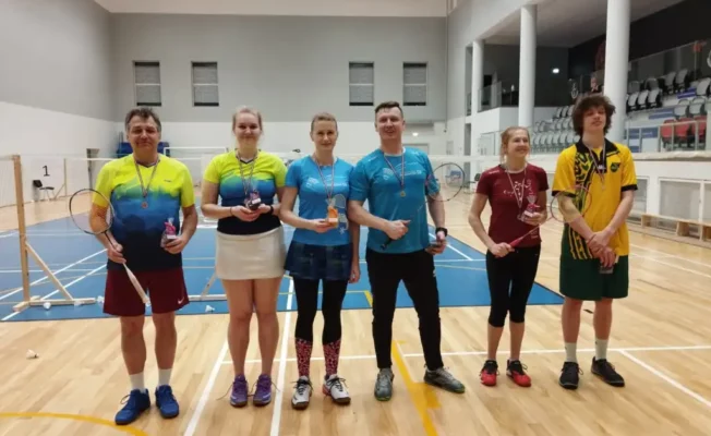 Badmintona sacensību apbalvošana