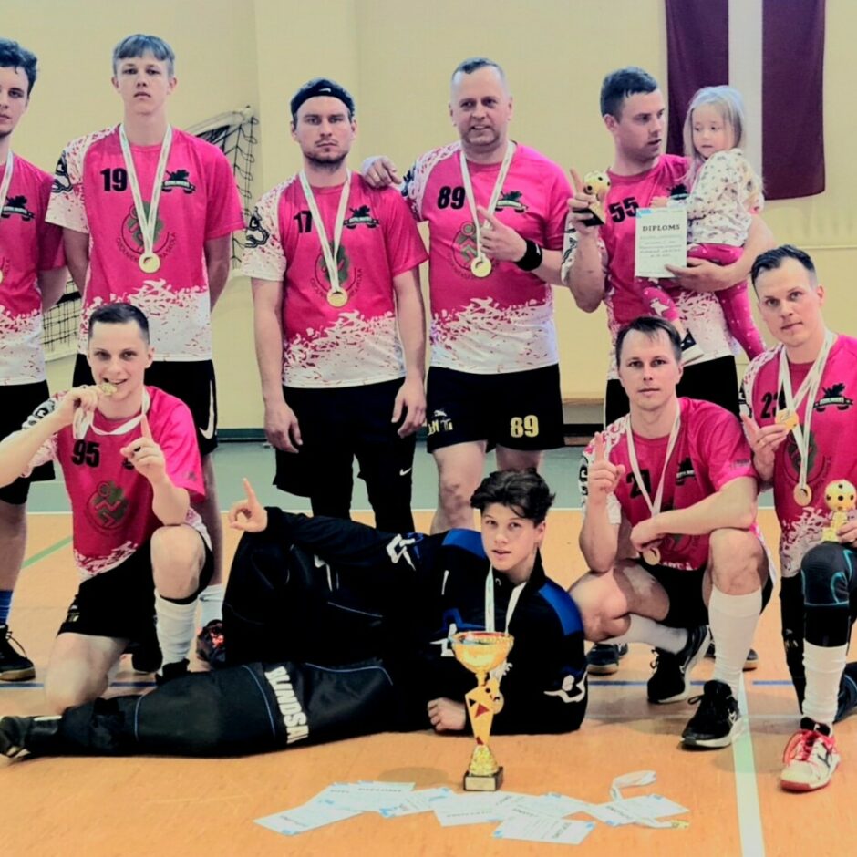 Florbola spēlētāji Jelgavas novada čempionātā