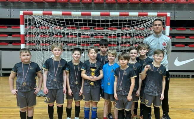 U10 futbola komanda ar treneri